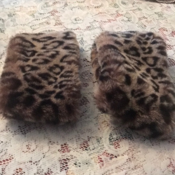 Accessories - ANIMAL PRINT FUR CUFFS. LIKE NEW